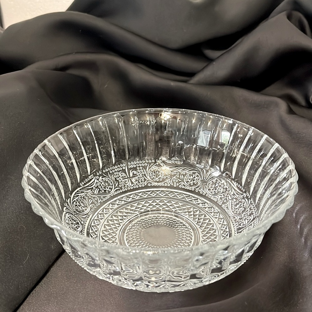 Gorgeous KIG Malaysia Fleur de Lis Pressed Glass Bowl